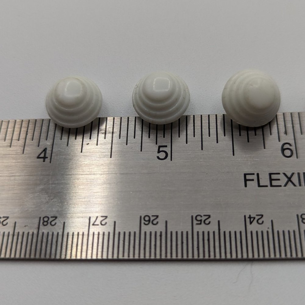 BUTTONS Round White Beehive One Post 1/2" (7)